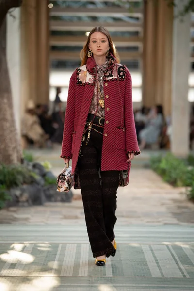 Look 25